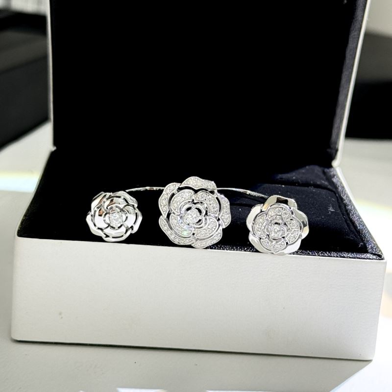 Ch**el rings